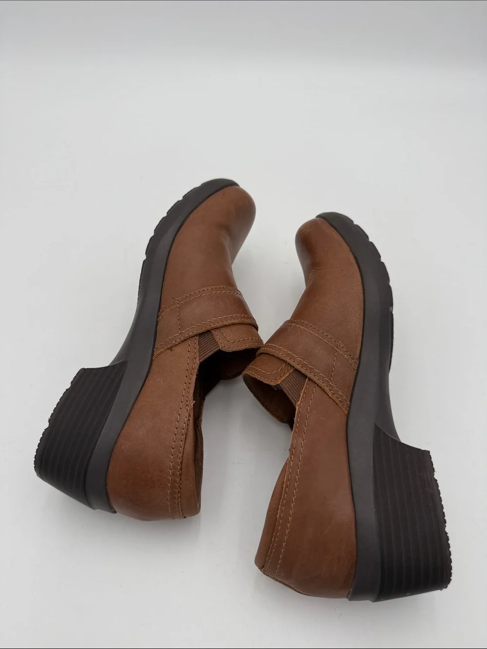 Clarks Brown Leather Slip-On Loafers Hook Strap women 7M casual comfort office